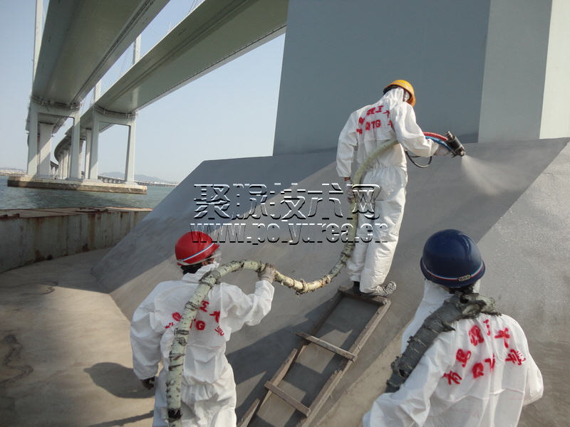 跨海大桥桥墩喷涂聚脲防护施工
